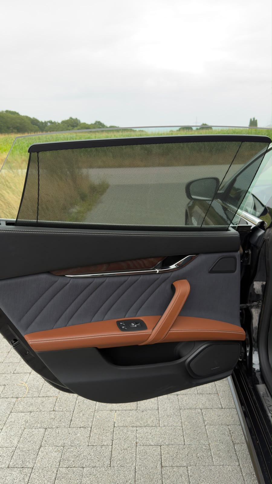Maserati Quattroporte S Q4 — deurpaneel met gordijntje