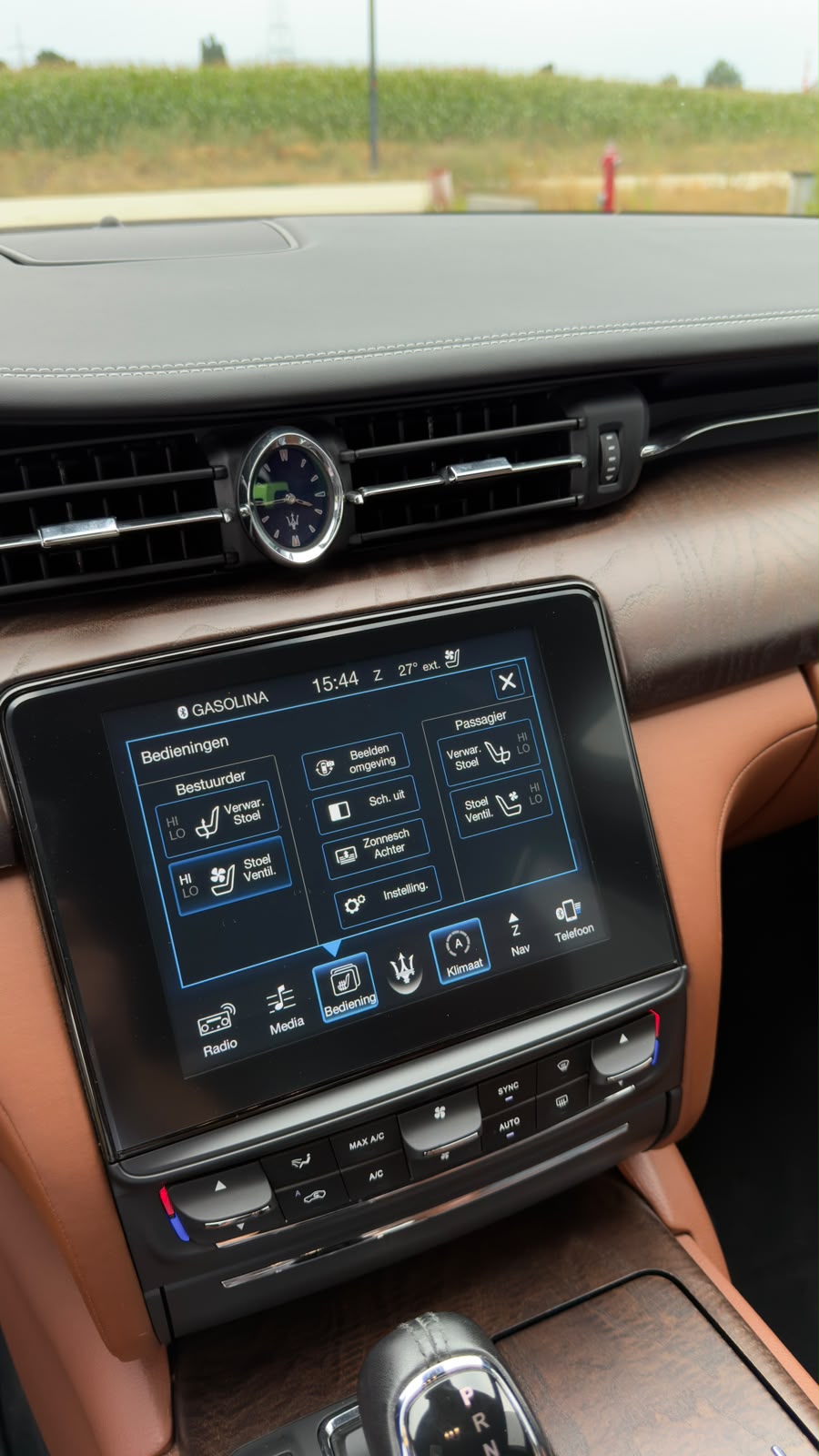 Maserati Quattroporte S Q4 — dashboard met infotainment